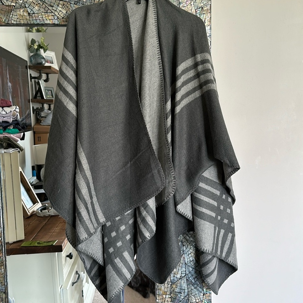 One size fits all shawl/poncho